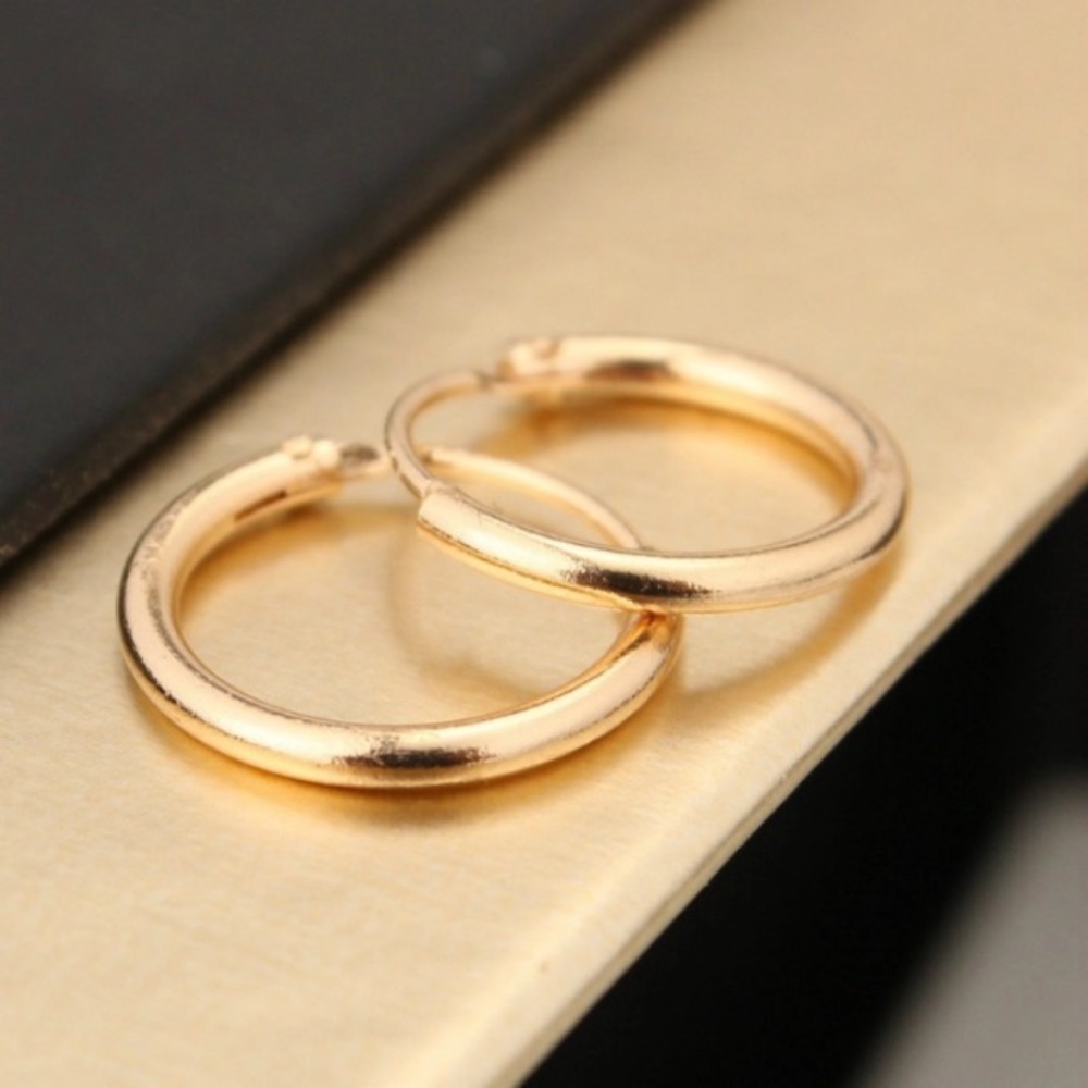 NEW!๐๐๐MINI MINIMALIST HUGGER HOOPS๐๐๐GOLDEN - Picture 4 of 6